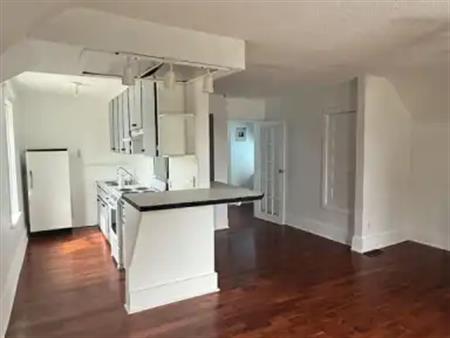 Bright 1-Bedroom Upper-Level Suite for Rent in Bridgeland – Character, Light & L | 1026 Centre Avenue Northeast, Calgary
