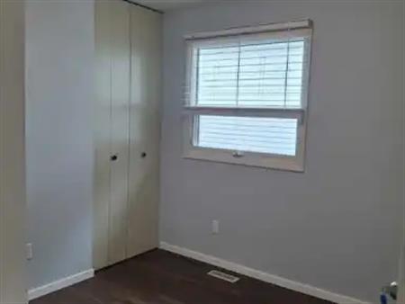 ? 5 Bedroom, 2 Bathroom Home for Rent – SE Calgary Address: 72 Doverglen se | 72 Doverglen Crescent Southeast, Calgary