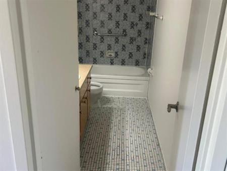 1 CH - 1 SDB - Côte Saint-Luc - $1,345 /mo