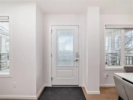 Beautiful 3 Bedroom 3.5 Bathroom Townhouse for Rent | Calgary