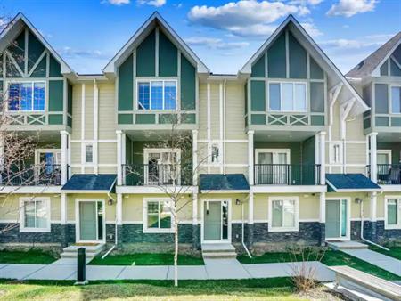 3 Bedroom + Den bright and stylish townhouse in Nolan Hill | 410 - Nolanlake Villas, Calgary