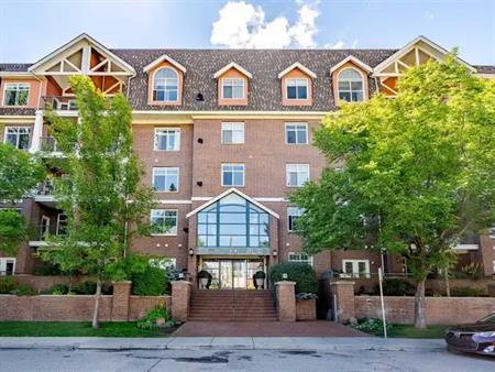 Executive Penthouse Condo in the prestigious River Grande Estates | 410 - 2320 Erlton St SW, Calgary
