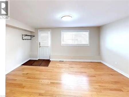 119 MAIN Street W Unit# B | 119 MAIN Street W Unit# B, Grimsby