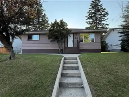 Newly renovated home that has never been rented like new located in Glamorgan | 4635 37 Street Southwest, Calgary