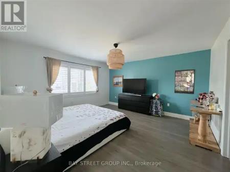MASTER ROOM - 51 DOMINION CRESCENT | MASTER ROOM - 51 DOMINION CRESCENT, Niagara-on-the-Lake