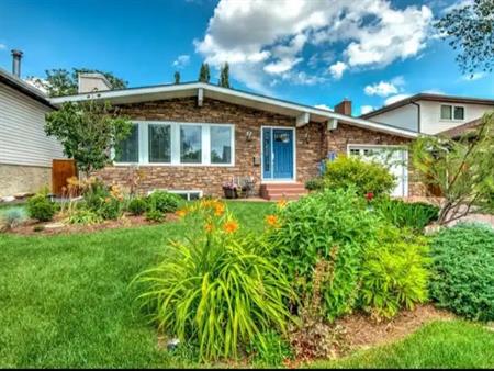 $1700 - Spacious 2 bedroom + den, 1 bath basement suite | Calgary