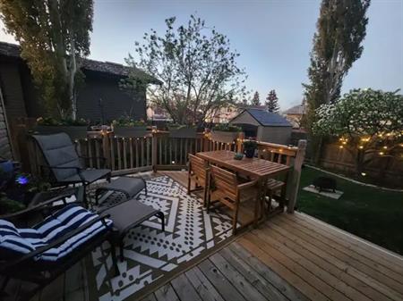 Cozy and updated entire 3bdr home in quiet NW neighborhood close to Nosehill | Calgary