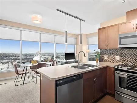 Trendy Fully furnished 2Br 2Ba Apartment Downtown Calgary. Free Parking | 1320 1 St SE, Calgary