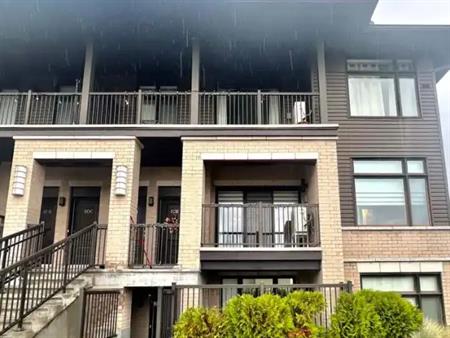 10 Jaguar Private Unit E | 10 Jaguar Private, Stittsville