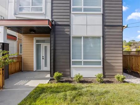 Brand New 4 Bedroom Detached Townhouse | 752 Raymer Avenue, Kelowna
