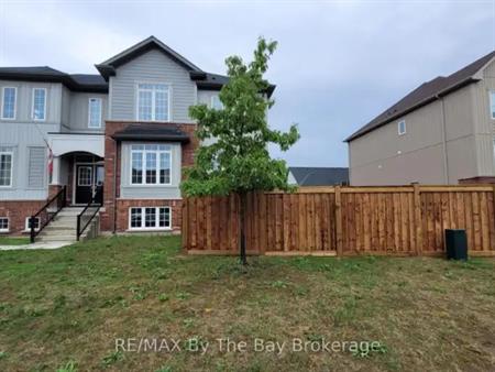 218 ROY DRIVE | 218 ROY DRIVE, Clearview
