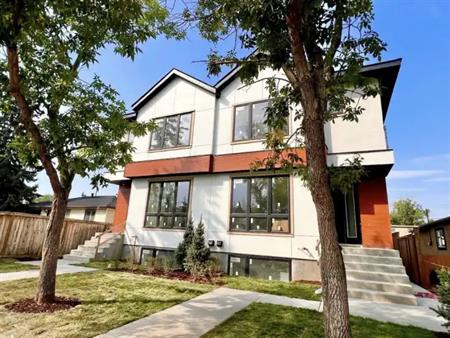 TOWNHOMES 3 Bdrms, 2.5 Bath. Never Lived In! | Calgary