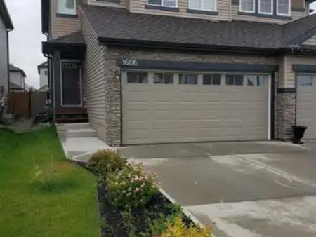 3 Beds 2.5 Bath House | 1606 52 Street Southwest, Edmonton