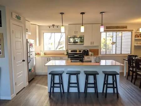 4 Bedroom-3 Bathroom House-Double attached Garage-Huge Back Yard | Edmonton