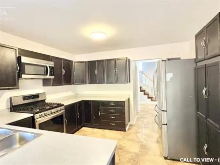 1-16 Inwood Dr, Kanata, Ontario K2M 1Z5 | 16 Inwood Drive, Ottawa