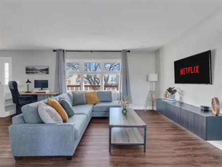 RENOVATED GLAMORGAN BUNGALOW | 19 Garrick Drive Southwest, Calgary