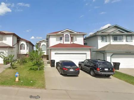 A beautiful 4 bedroom house in a very quiet neighborhood with lots of amenities | 16206 49 Street Northwest, Edmonton