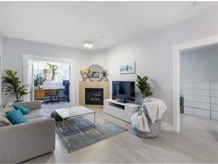 Spacious 2bed, 2bath + den in the heart of Downtown - UP TO 1 MONTH FREE** | 115 - 126 14th Ave SW, Calgary