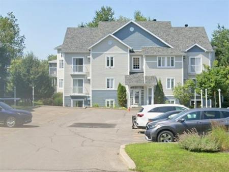 Condo 4 1/2 spacieux à louer à Prévost