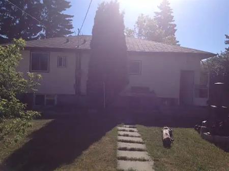 Upper Floor 2 Bedrm. Bungalow in Bowness | Calgary