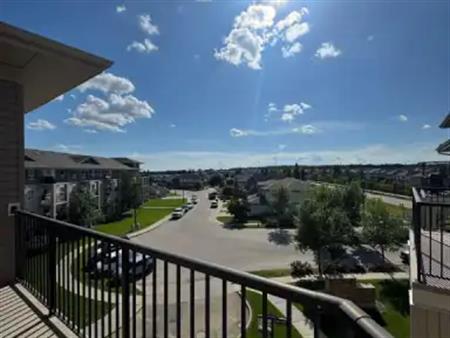 Spacious 3BR+DEN IN THE HAMOTONS $2250 | 445 - 1520 Hammond Gate Northwest, Edmonton
