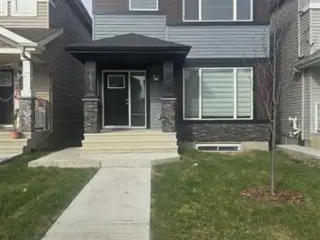 Stunning 4-Bed, 3-Bath Home in Creekwood Chappelle, SW Edmonton | Edmonton