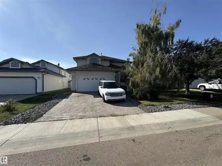 4-Bedroom, 2.5-Bathroom Home (Main Floor) in Elsinore, North Edmonton | 17812 103 Street Northwest, Edmonton