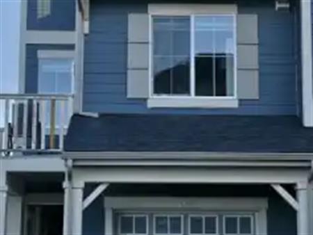 Townhouse - 3 BD + 2.5 Bath - Fully Furnished - Immediately Available | 52 Kinlea Common North West, Calgary