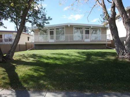 $500 DAMAGE DEPOSIT NEEDED | 2619 39 Street Southeast, Calgary