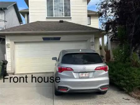 Beautiful Family house with 4 beds 3.5 baths for RENT in the NW, Calgary. | Calgary