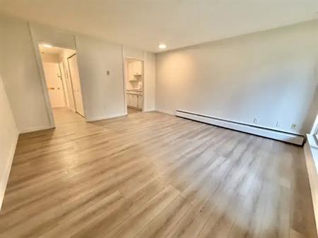 Kitsilano Low rise Apartment | 2233 West 3rd Avenue, Vancouver