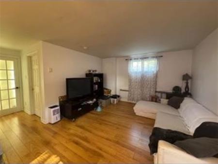 Logement 3 et demi à louer (sous-sol bungalow)