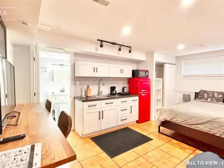 B3-141 Charlton Blvd, North York, Ontario M2R 2J2 | 141 Charlton Boulevard, Toronto