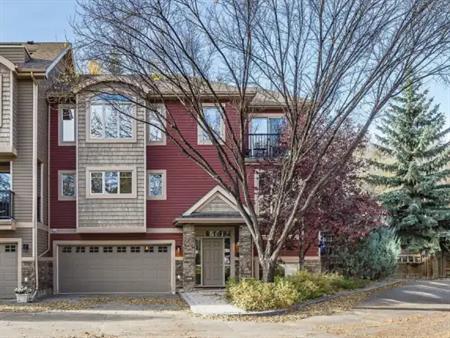 Furnished Executive End Unit w/ Double Attached Garage in Desirable Riverdale | 7 - 10240 90 Street Northwest, Edmonton
