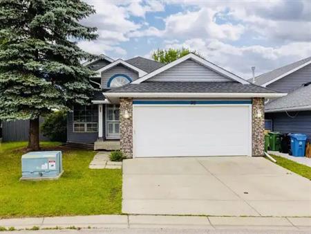 Renovated 4 BR Full Home – New Floors, Marble Baths & Walk-Out Basement | Calgary