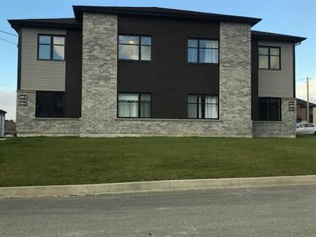 5 1/2 dans un quadruplex Sherbrooke (Rock Forest) - 1ER NOV.
