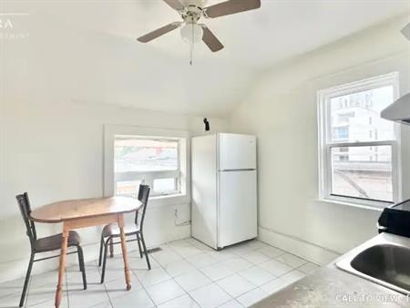 C-541 King St E, Kitchener, Ontario N2G 2L2 | 541 King Street East, Kitchener
