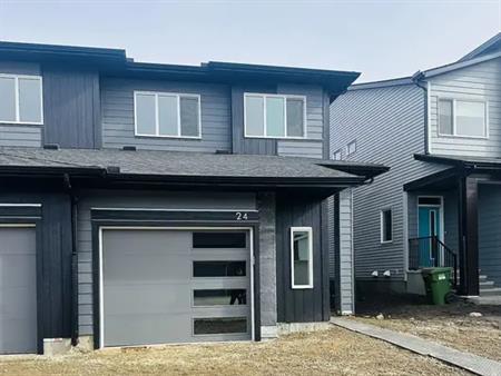 Bright, beautiful home in the Garden Community of Wolf Creek | Calgary