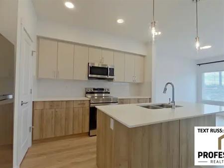 BRAND NEW, PET FRIENDLY 3 Bed + Office & 3 FULL Bath Main Suite in SE Edmonton | 1039 Aster Boulevard, Edmonton
