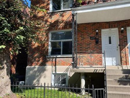 8 1/2 - Montréal (Parc-Extension) - 2 900 $/mois