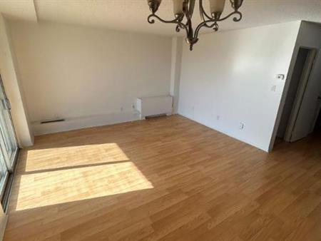 2 CH - 1 SDB - Côte Saint-Luc - $1,795 /mo