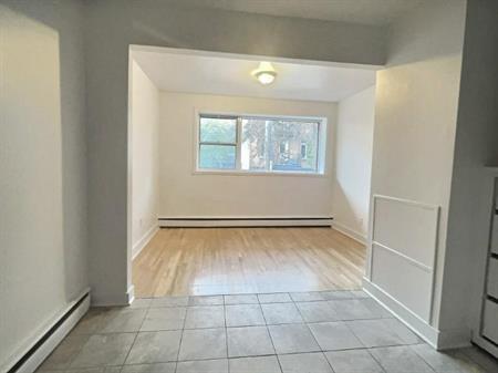 2 CH - 1 SDB - Montréal - $1,350 /mo