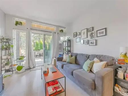 D172 - Contemporary One-Bedroom + Den with Spacious Deck and Parking | 4372 Fraser Street, Vancouver