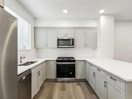 *Free Internet* Beautiful Semi-Detached Home - 3 Bed - 2.5 Bath - In Legacy | 268 Legacy Circle Southeast, Calgary