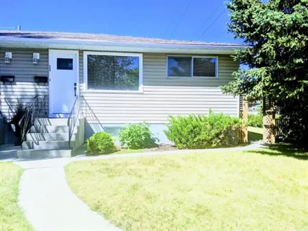 2-Bedrm MAIN FLOOR, INNER-City Includes: *UTILITES*, Priv Laundry & Priv Entranc | Calgary