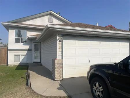 Upstairs house for rent | 263 Applewood Drive Southeast, Calgary