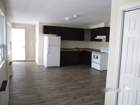 Queenstown Residence | 844 Queen Street East, Sault Ste. Marie