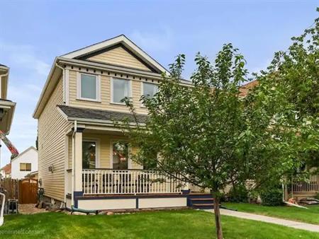 Single family, 3 bed house + developed basement, open concept main floor | 47 Copperfield Terrace Southeast, Calgary