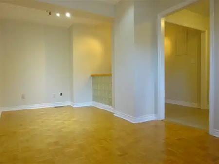 Bright and bright 2-bedroom apt unit (downtown Toronto) | 127 Lippincott Street, Toronto