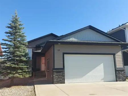 Beautiful 3 Bedroom Main Floor in Blackfalds! | 15 Morris Court, Blackfalds